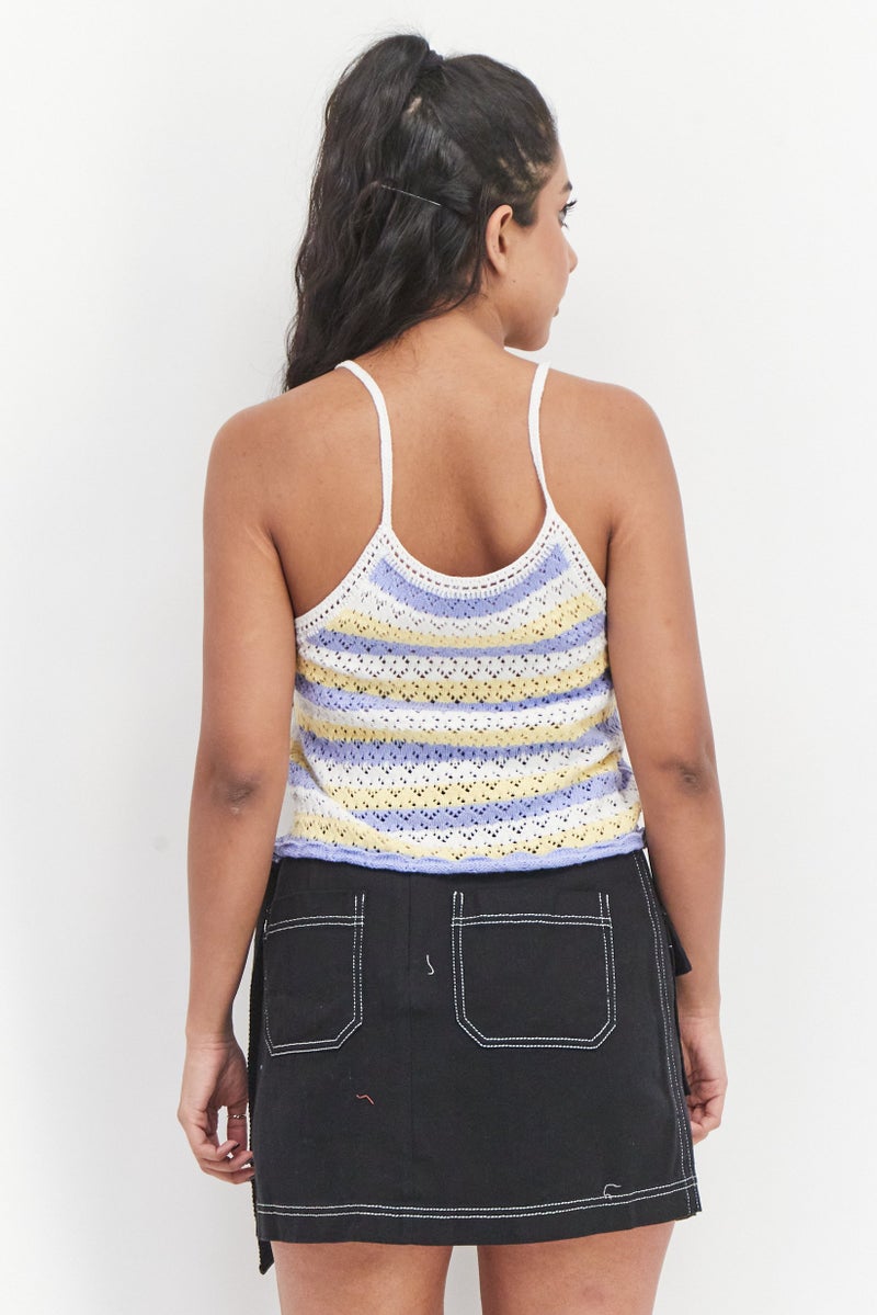 French Connection بلوزة نسائية بدون أكمام بفتحة رقبة على شكل حرف V، باللون الأبيض - Image 2